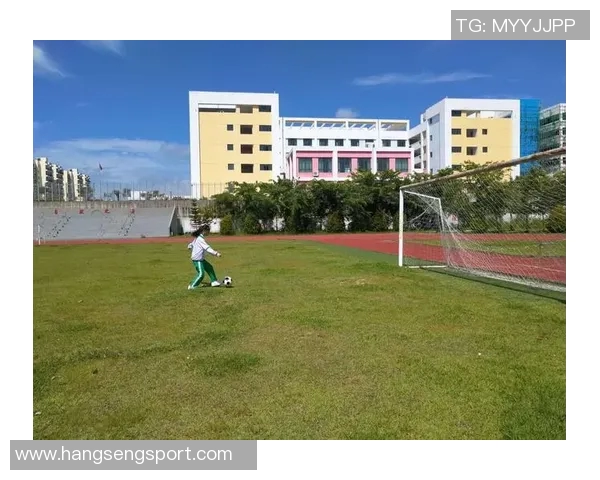 2017年中考足球运球技巧全面解析助你轻松应对考试挑战 2017年中考足球运球技巧全面解析助你轻松应对考试挑战