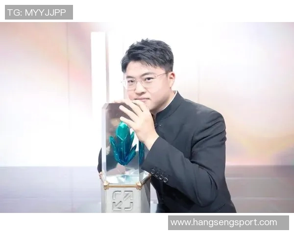 Uzi挑战足球场展现运动天赋与电竞精神的完美结合