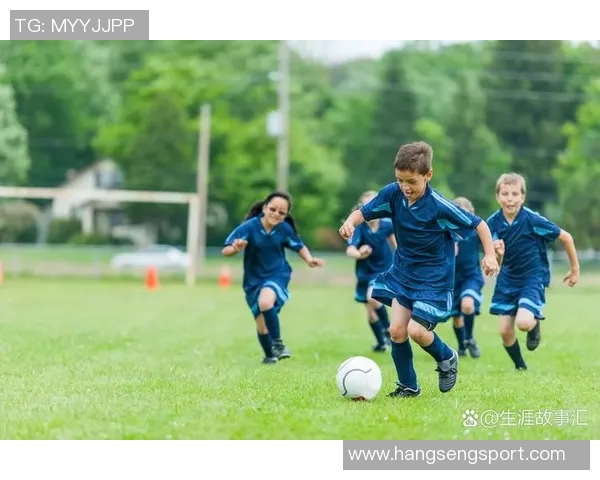 一个人在绿茵场上独自踢足球的快乐与思考 一个人在绿茵场上独自踢足球的快乐与思考