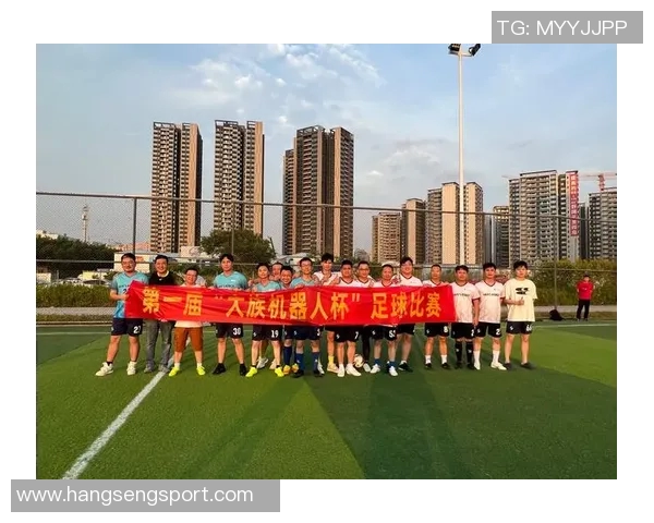 两个小足球队的梦想与友谊在绿茵场上交织的感人故事